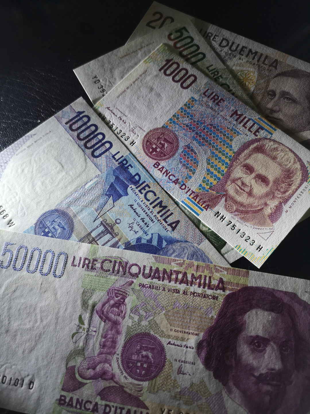 《外钞收藏家》第八十八期拍卖 意大利末版 小套 全新绝品