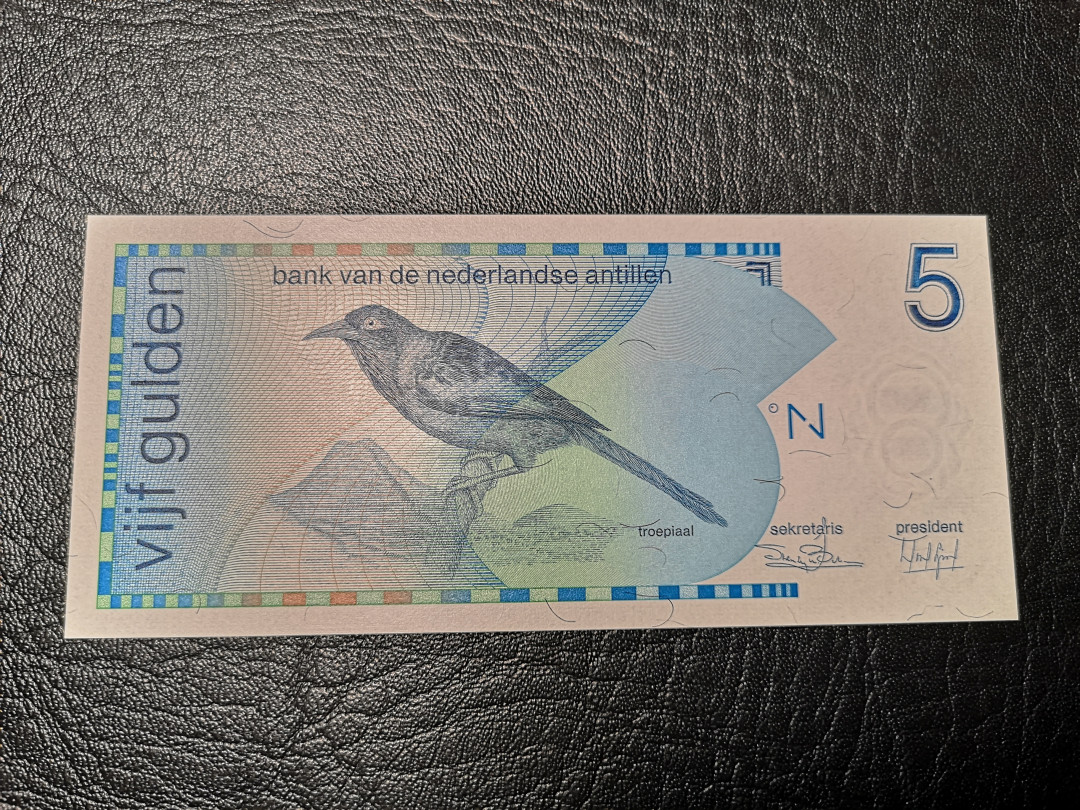 《外钞收藏家》第八十八期拍卖 荷属安提列斯 5元 精致雕刻  全新绝品 