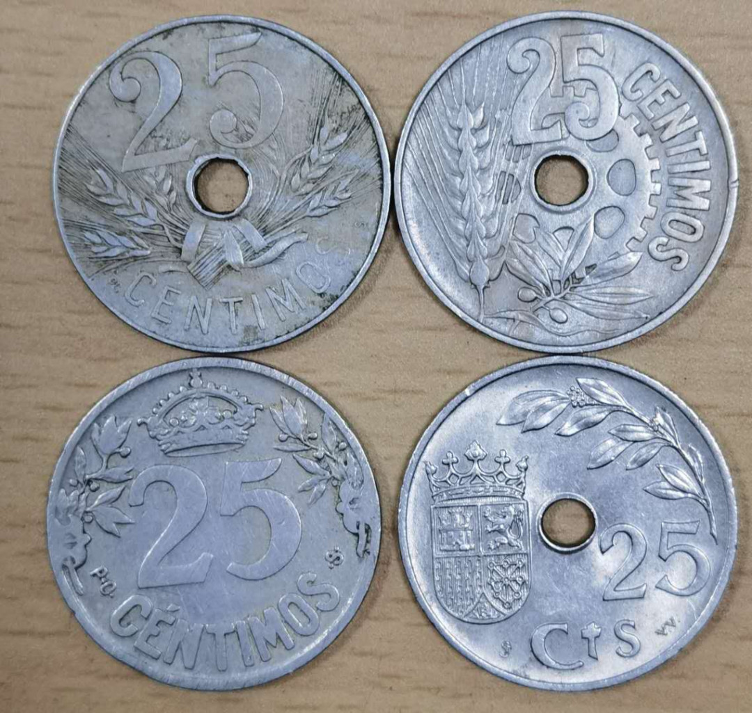 北京马甸外币专卖拍卖第二十七期，非贵金属流通币，纪念币专场，陆续上新，欢迎关注。 西班牙王国时期25比塞塔纪念币4枚，品相如图