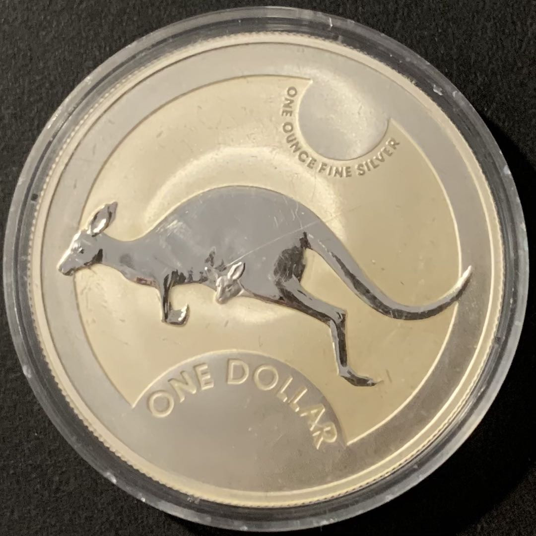 紫瑗钱币——微拍第115期 澳大利亚 2006年 袋鼠 投资银币  1澳元 1盎司  3.11克 0.9999银 UNC
