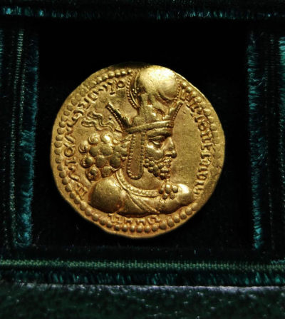 少见版式的萨珊波斯沙普尔一世第纳尔金币 稀有品种 - 少见版式的萨珊波斯沙普尔一世第纳尔金币 稀有品种