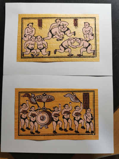 【鲸贝乐淘】千字文·第“肆筵设席，鼓瑟吹笙”号拍卖 【越南🇻🇳 】传统文化遗产北宁东湖年画两幅，赶庙会·玩相扑，全新全品UNC, 海外带回原版画