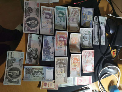 【鲸贝乐淘】千字文·第“肆筵设席，鼓瑟吹笙”号拍卖 【外国纸币45张】全新全品UNC ，一组45张