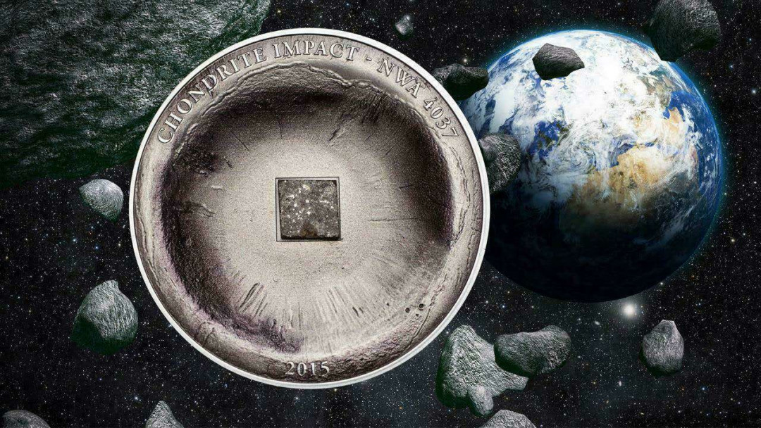 【币观天下】第126期钱币拍卖～ 库克2015年5元，【获奖提名】1盎司、仿古，陨石系列(11)-镶嵌(摩洛哥)NWA4037球粒陨石实体、凹弧曲面陨石坑、黑彩精制银币