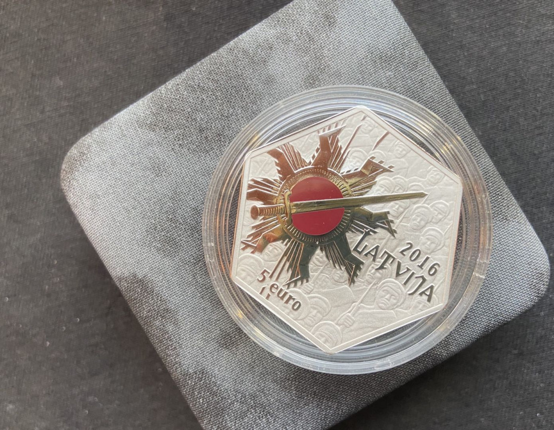 【币观天下】第126期钱币拍卖～  拉脱维亚2016年 圣诞之战百年纪念 彩色银币  （圣诞之战）