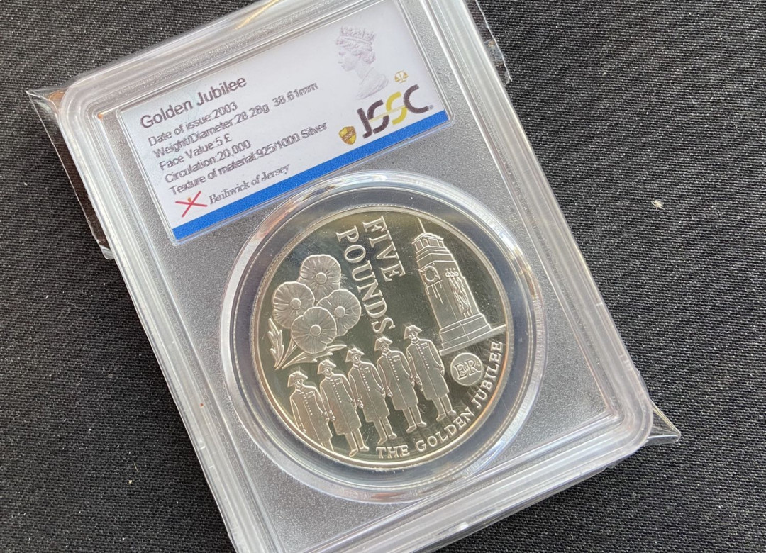【币观天下】第126期钱币拍卖～ 【泽西岛】2003镀金银币一枚女王黄金加冕