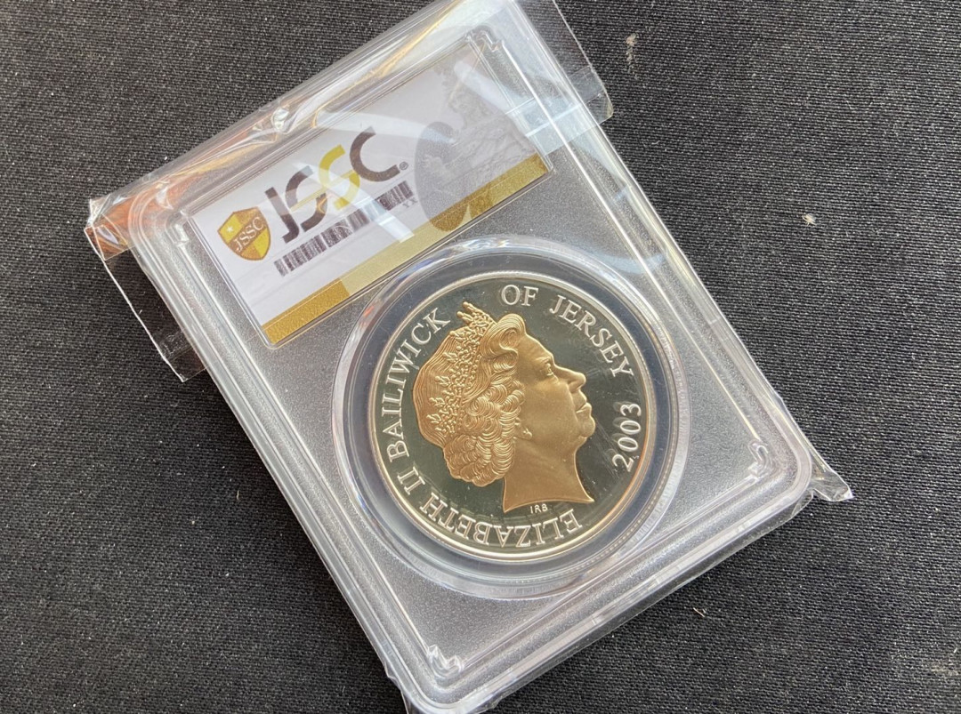 【币观天下】第126期钱币拍卖～ 【泽西岛】2003镀金银币一枚女王黄金加冕