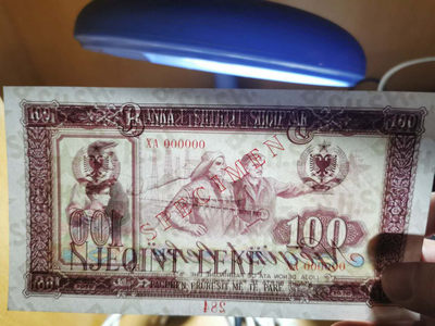 【鲸贝乐淘】千字文·第“肆筵设席，鼓瑟吹笙”号拍卖 【中国代印】1976年阿尔巴尼亚100列克，全零票样样币，全新全品，一角有小折痕，UNC 