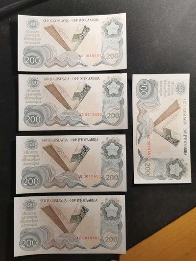 【鲸贝乐淘】千字文·第“肆筵设席，鼓瑟吹笙”号拍卖 【南斯拉夫】1990年200第纳尔，全新全品UNC ，5张