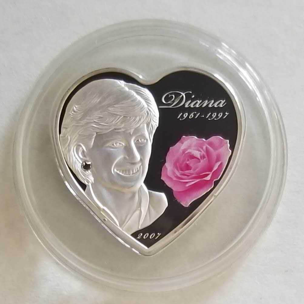 【币观天下】第126期钱币拍卖～ 库克2007年戴安娜王妃心形彩色银币