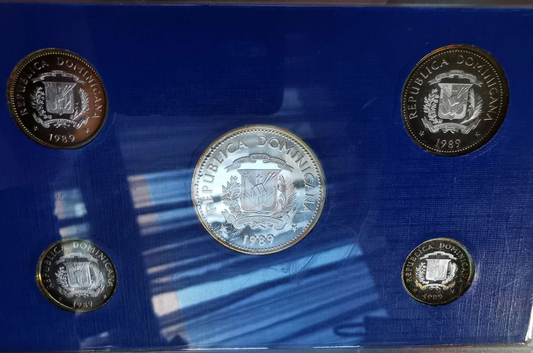 凡希社世界钱币微拍第一百三十六期 稀！1989多米尼加传统文化全银精铸PS原封全品！