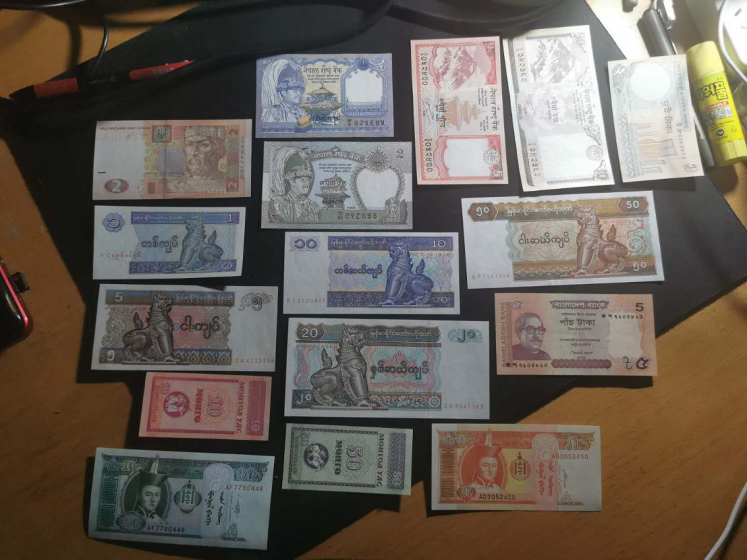 【鲸贝乐淘】千字文·第“升阶纳陛，弁转疑星”号拍卖 【外国纸币45张】全新全品UNC，无重复