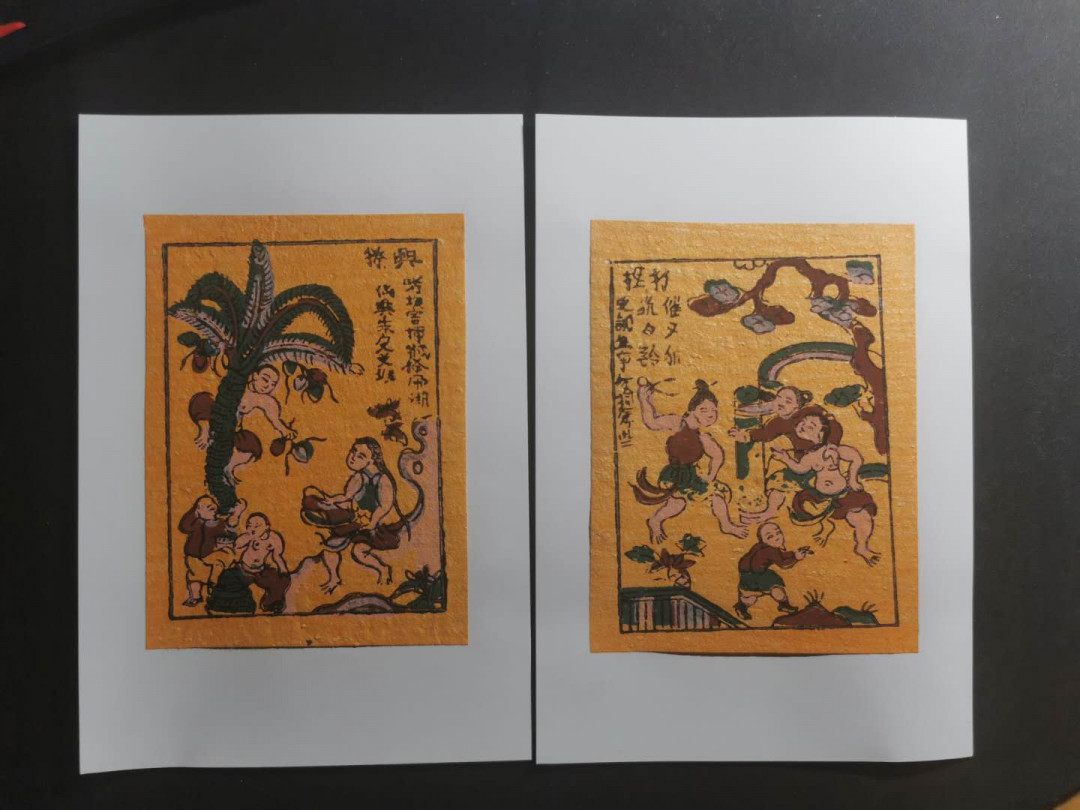 【鲸贝乐淘】千字文·第“升阶纳陛，弁转疑星”号拍卖 【越南🇻🇳 】传统文化遗产北宁东湖年画两张，摘椰子和捉迷藏，国外带回原版画
