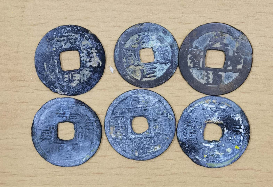 北京马甸外币专卖拍卖第二十七期，非贵金属流通币，纪念币专场，陆续上新，欢迎关注。 几枚差品古钱：天明通宝，元丰通宝，祥符元宝，嘉隆通宝背七分三枚，共6枚，品相如图