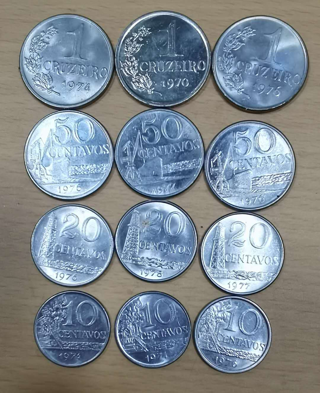 北京马甸外币专卖拍卖第二十七期，非贵金属流通币，纪念币专场，陆续上新，欢迎关注。 巴西女神版流通币4枚套共三套，品相如图