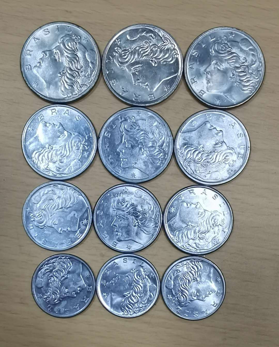 北京马甸外币专卖拍卖第二十七期，非贵金属流通币，纪念币专场，陆续上新，欢迎关注。 巴西女神版流通币4枚套共三套，品相如图