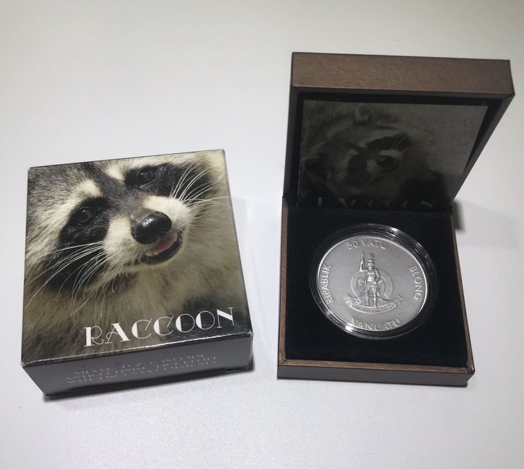 【随心拍&Getcoins】钱币拍卖第七十三期～ 瓦努阿图2013年小浣熊镶天然黑钻石1盎司纪念银币