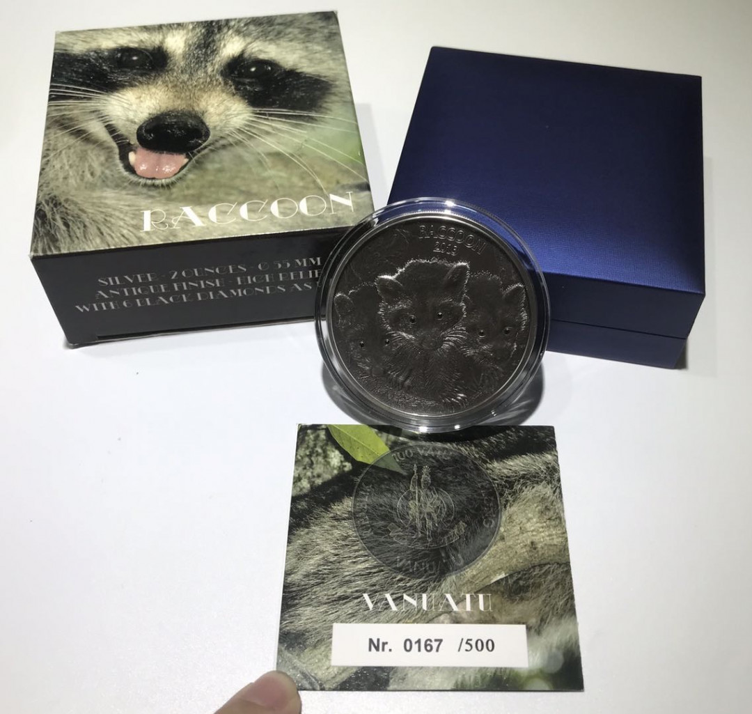 【随心拍&Getcoins】钱币拍卖第七十三期～ 瓦努阿图2013年三只小浣熊镶天然黑钻石2盎司银币