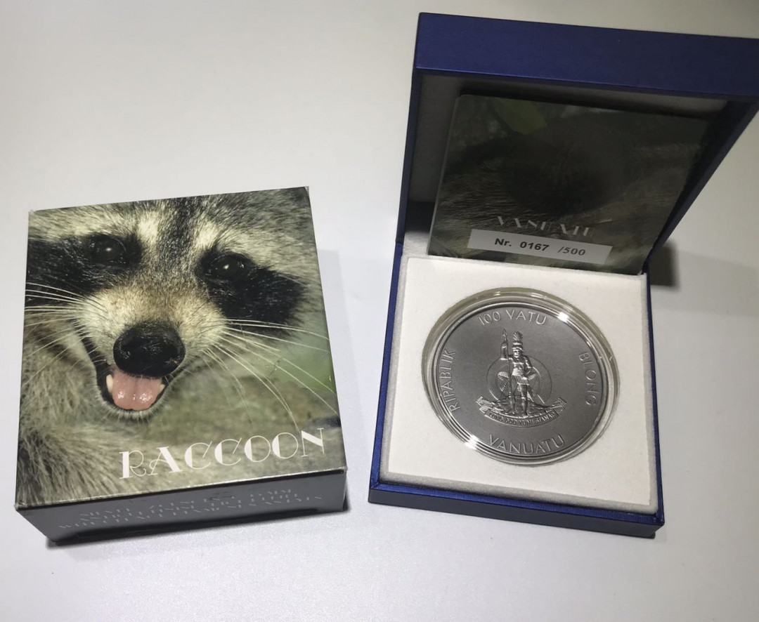 【随心拍&Getcoins】钱币拍卖第七十三期～ 瓦努阿图2013年三只小浣熊镶天然黑钻石2盎司银币