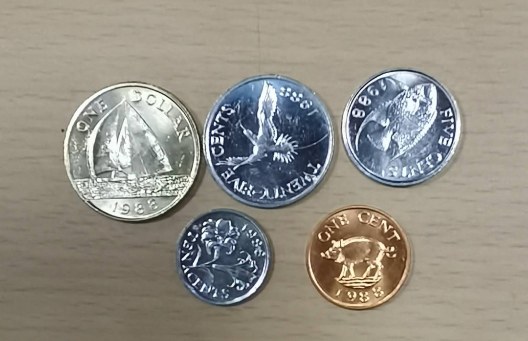 北京马甸外币专卖拍卖第二十七期，非贵金属流通币，纪念币专场，陆续上新，欢迎关注。 1988年版百慕大流通币5枚/套，品相如图