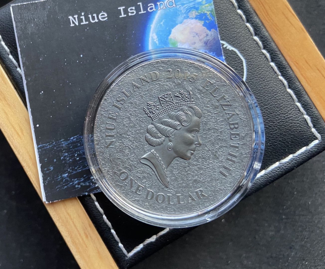 【币观天下】第127期钱币拍卖～ 【纽埃】纽埃2015年(2)1盎司陨石冲击彩色手工仿古银币