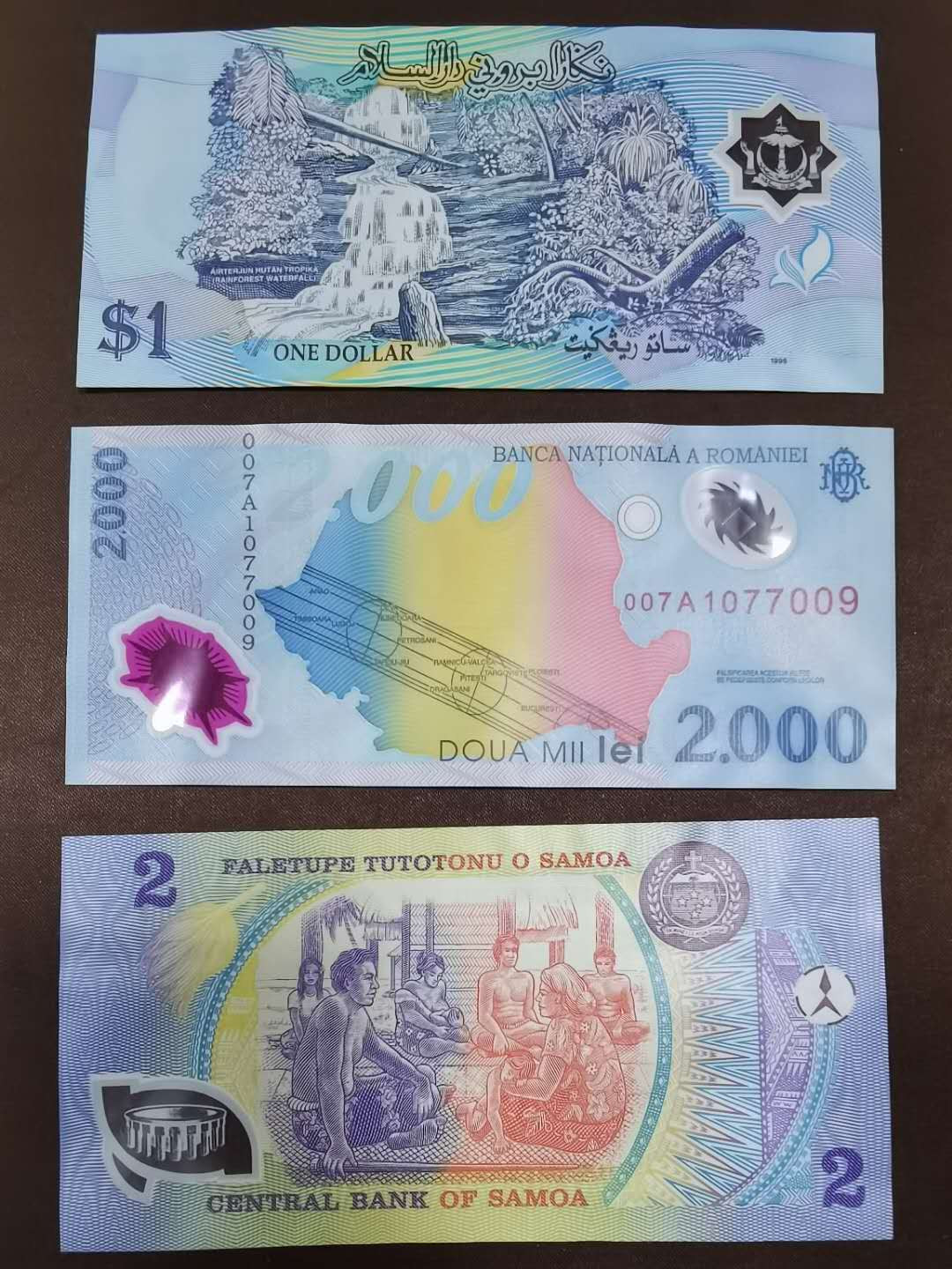 北京马甸外币专卖拍卖第二十八期，纸币专场，陆续上新，欢迎关注 文莱，罗马尼亚，萨摩亚塑料纸币3张，品相如图，全新