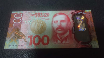 【囧羊收藏】精选微拍第1期~世界钱币场 2016年新西兰100元塑料钞 首发AA冠 全新UNC