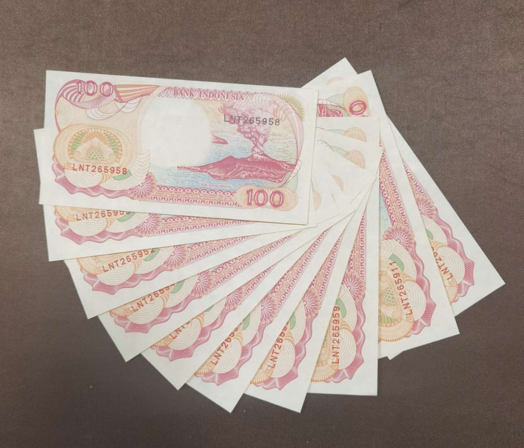 北京马甸外币专卖拍卖第二十八期，纸币专场，陆续上新，欢迎关注 印尼100盾10张，品相如图全新