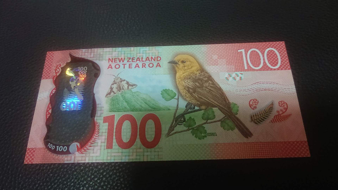 【囧羊收藏】精选微拍第1期~世界钱币场 2016年新西兰100元塑料钞 首发AA冠 全新UNC