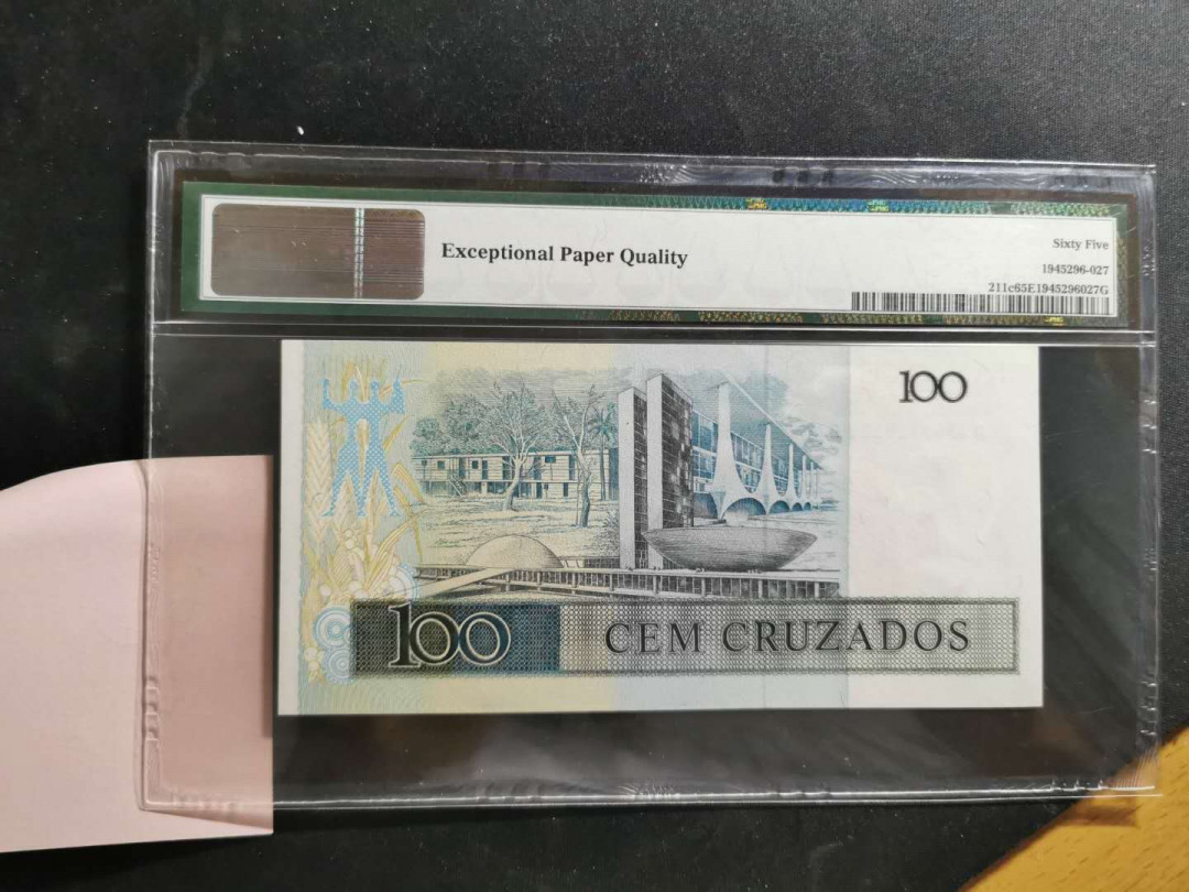【鲸贝乐淘】千字文·第“右通广内，左达承明”号拍卖 【巴西🇧🇷 】1987年100元，A冠，PMG65E 