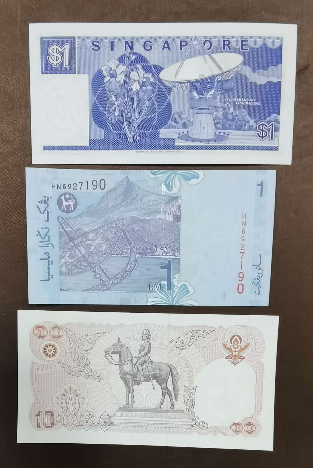 北京马甸外币专卖拍卖第二十八期，纸币专场，陆续上新，欢迎关注 新马泰三张纸币，品相如图全新