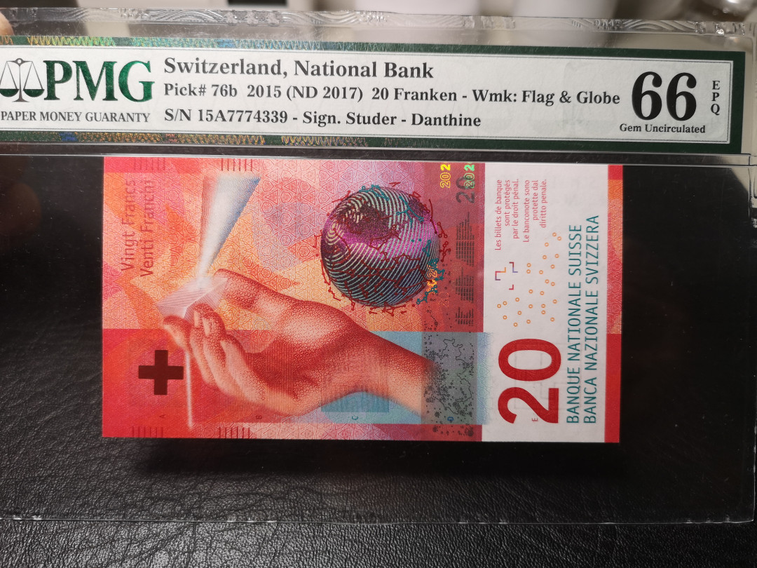 《外钞收藏家》第九十期 拍卖 瑞士2017年最新版 20法郎  首发A冠 pmg66