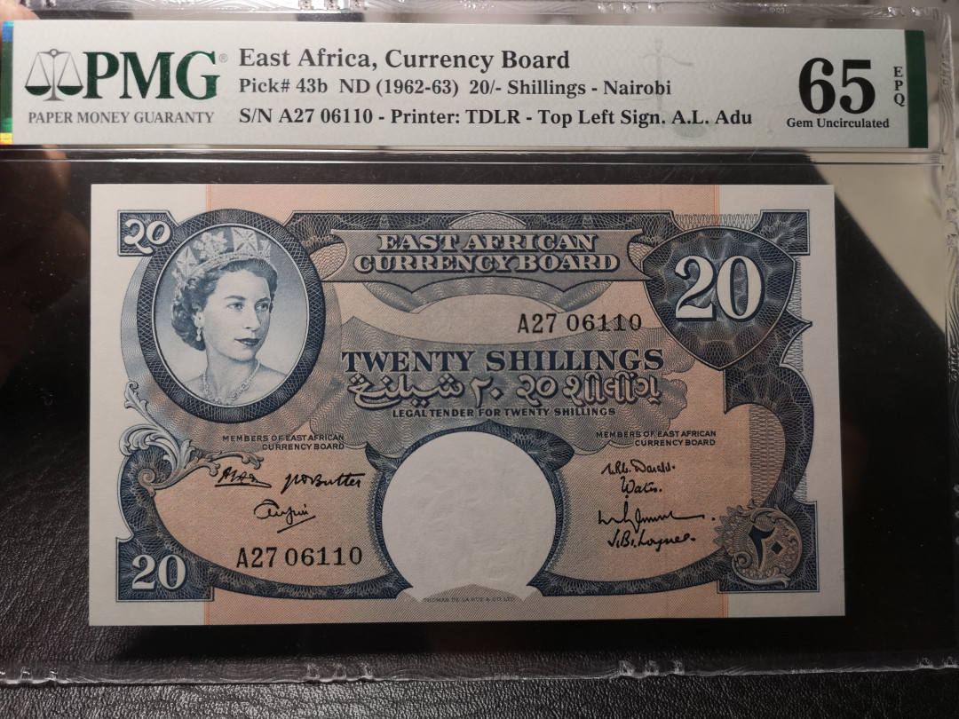 《外钞收藏家》第九十期 拍卖 东非1962-63年20先令  pmg65 年轻女王
