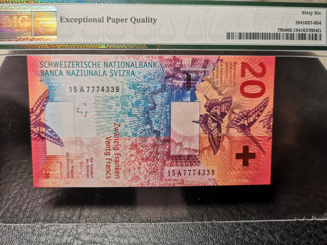 《外钞收藏家》第九十期 拍卖 瑞士2017年最新版 20法郎  首发A冠 pmg66