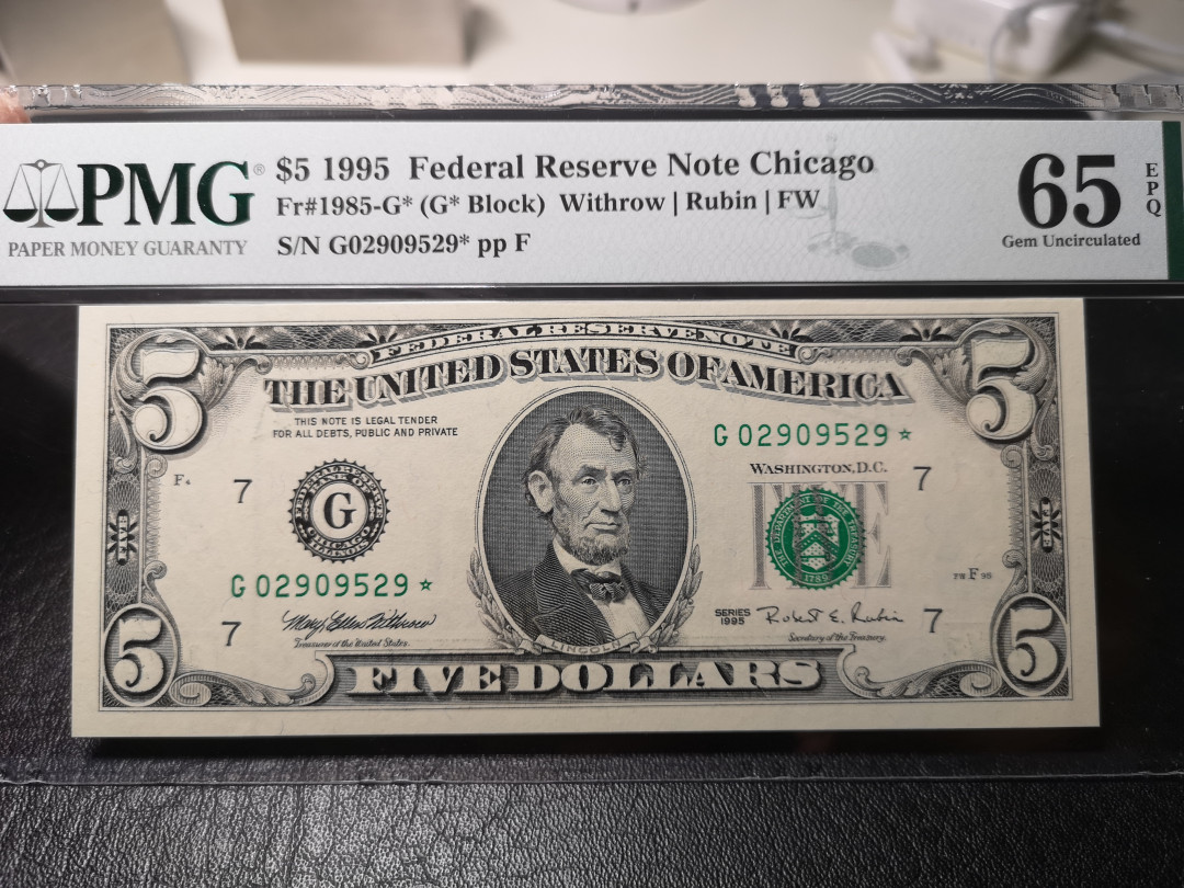 《外钞收藏家》第九十期 拍卖 1995年小头版 5美元 补号 pmg65