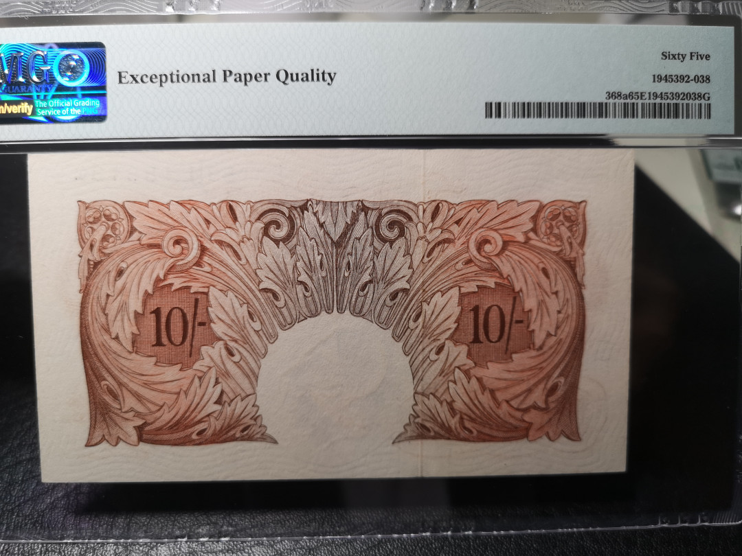 《外钞收藏家》第九十期 拍卖 英国A序列10先令 pmg65