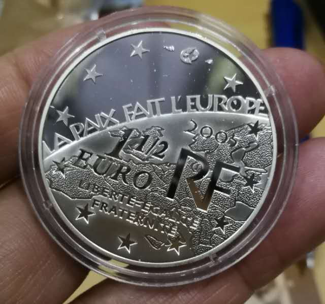 马甸外币专卖微拍第二十九期，银币专场，陆续上新，欢迎关注 2005年法国反法西斯胜利60周年精制纪念银币，重：22.2克，0.9银