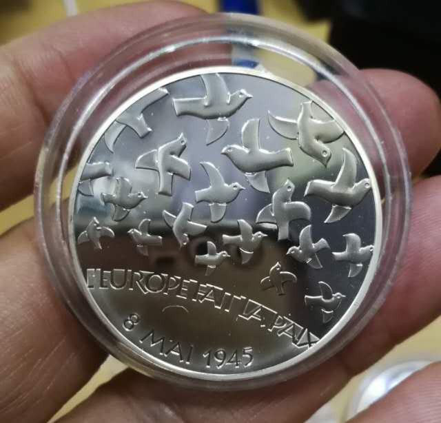 马甸外币专卖微拍第二十九期，银币专场，陆续上新，欢迎关注 2005年法国反法西斯胜利60周年精制纪念银币，重：22.2克，0.9银