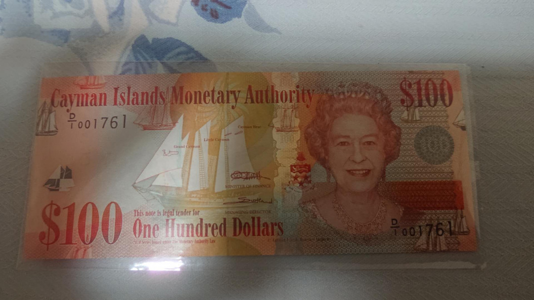 【囧羊收藏】精选微拍第3场~裸币场 11.15晚八点半 2010年开曼群岛100元 全新UNC 千位号