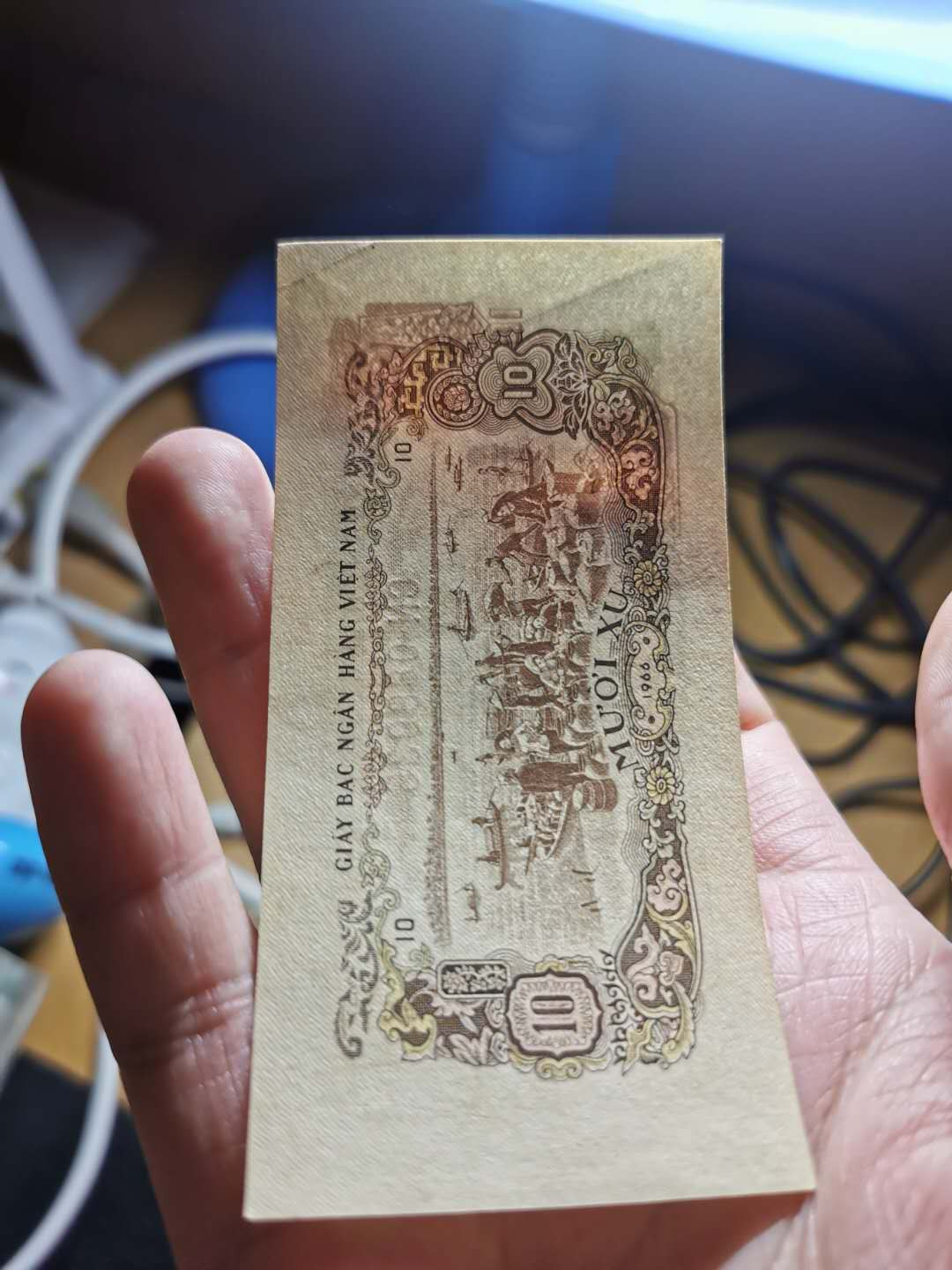 【鲸贝乐淘】千字文·第“既集坟典，亦聚群英”号拍卖 【中国代印】1966年越南🇻🇳 ，10.20XU三张，XF有折品相如图挺不错