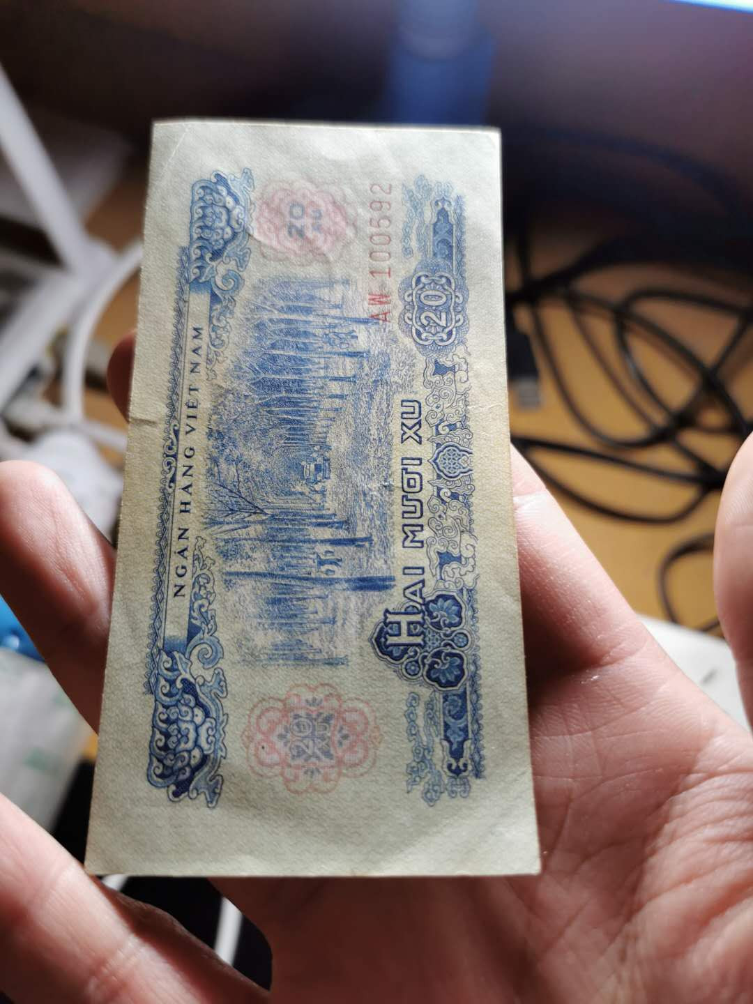 【鲸贝乐淘】千字文·第“既集坟典，亦聚群英”号拍卖 【中国代印】1966年越南🇻🇳 20XU四张，XF有折品相如图挺不错