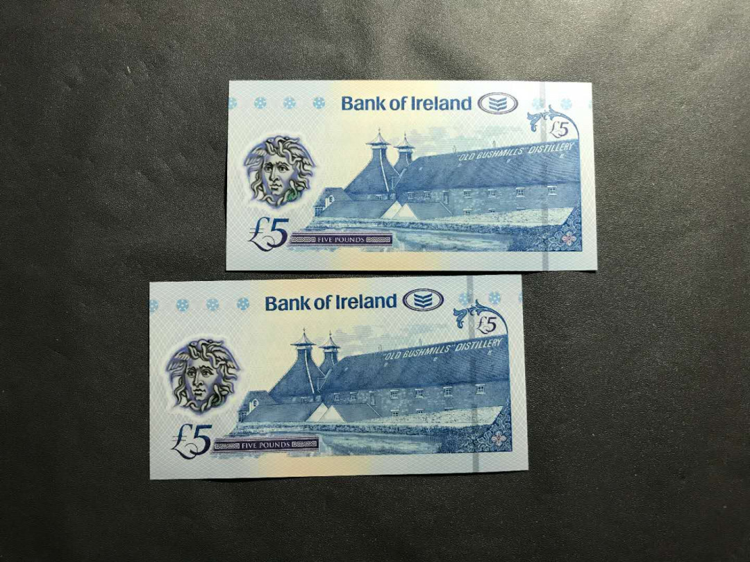 【鲸贝乐淘】千字文·第“杜稿钟隶，漆书壁经”号拍卖 36英国北爱尔兰北方银行新版5英镑塑料钞，全同8刀内数三靓号无47二张刀拆绝品。