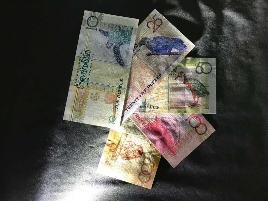 【鲸贝乐淘】千字文·第“杜稿钟隶，漆书壁经”号拍卖 51，塞舌尔老版纸币全套含大值票500-10各一张，500这张微软其余均绝品