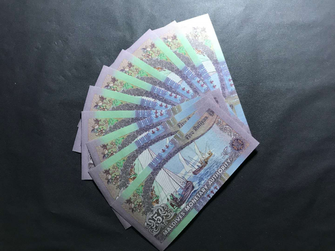 【鲸贝乐淘】千字文·第“杜稿钟隶，漆书壁经”号拍卖 5纸钞老版马尔代天5拉菲雅10张一组刀拆品