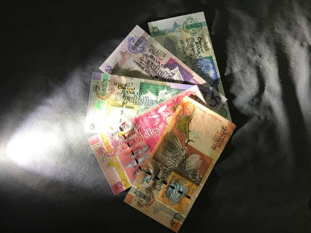 【鲸贝乐淘】千字文·第“杜稿钟隶，漆书壁经”号拍卖 51，塞舌尔老版纸币全套含大值票500-10各一张，500这张微软其余均绝品