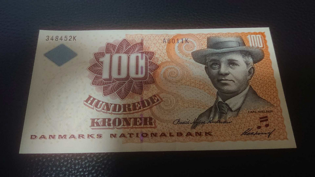 【囧羊收藏】精选微拍第3场~裸币场 11.15晚八点半 2001年丹麦100克朗 浮雕版初版 全新UNC绝品