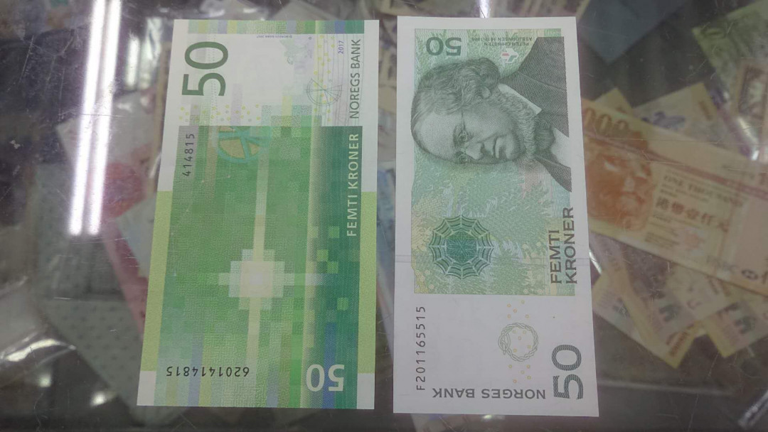 【囧羊收藏】精选微拍第2期~中外钱币场 双11特别版 2015+2017年挪威50克朗各一张 全新UNC 尾2同号