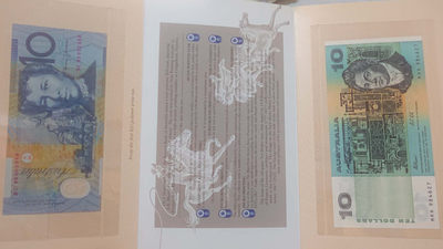 【囧羊收藏】精选微拍第3场~裸币场 11.15晚八点半 - 1993年澳大利亚10元塑料钞（头版，紫色印刷字体稀少）+末版10澳元纸币 全新UNC绝品