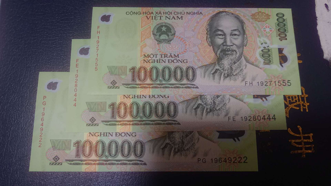 【囧羊收藏】精选微拍第3场~裸币场 11.15晚八点半 2019年越南100000盾塑料钞 十万  豹子号222+444+555三张一起 全新绝品