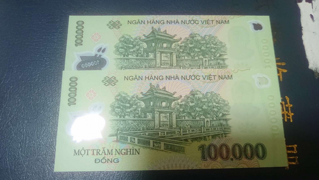 【囧羊收藏】精选微拍第3场~裸币场 11.15晚八点半 2018年越南100000盾塑料钞 全程无47豹子号222，333两张一起 绝品